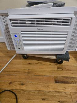 Air Window Conditioner Midea 5050 btu.