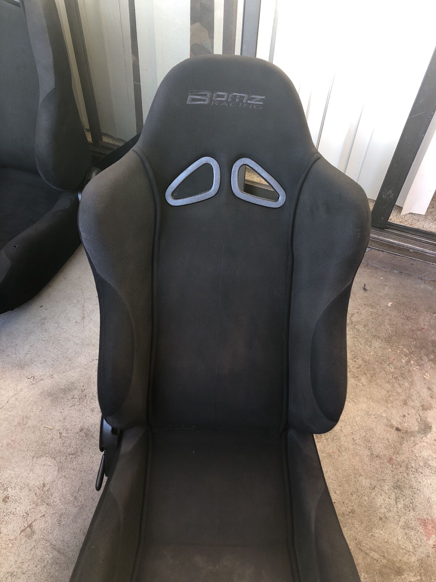 Bomz racing seats suede black