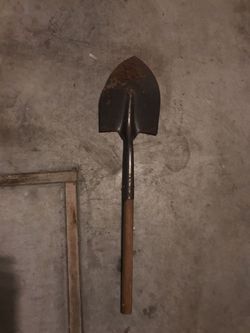 Spear head shovel