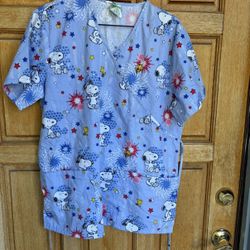 Peanuts Snoopy Scrub Top Wrap Style Blue Stars Fireworks Womens M