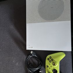 Selling my Xbox One S in good condition — factory reset and ready to play.