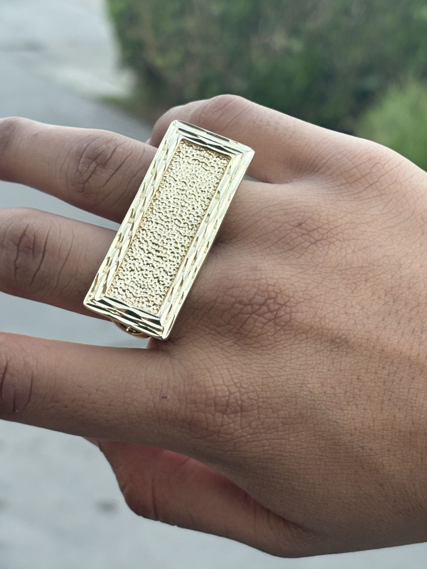 (SHOOT OFFER) Gold Plated 2 Finger Ring Weighs A Good Amount And Can’t Tell The Difference