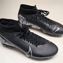 Nike Mercurial Superfly 7 Pro FG Soccer Cleats AT5382-001 Black Kids Sz 4.5 Boys

Great condition. Size 4.5. Used 1 time. From non smoking pet free ho