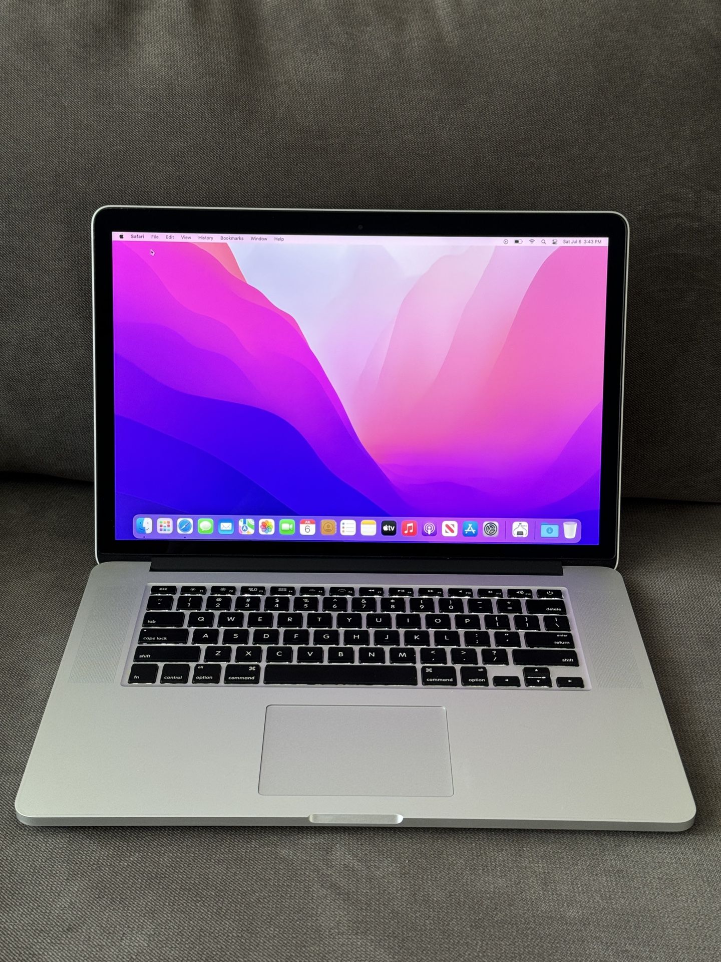 Apple MacBook Pro Retina 15 inch 2015 2.2GHz Quad Core i7 16GB RAM 512GB SSD Monterey