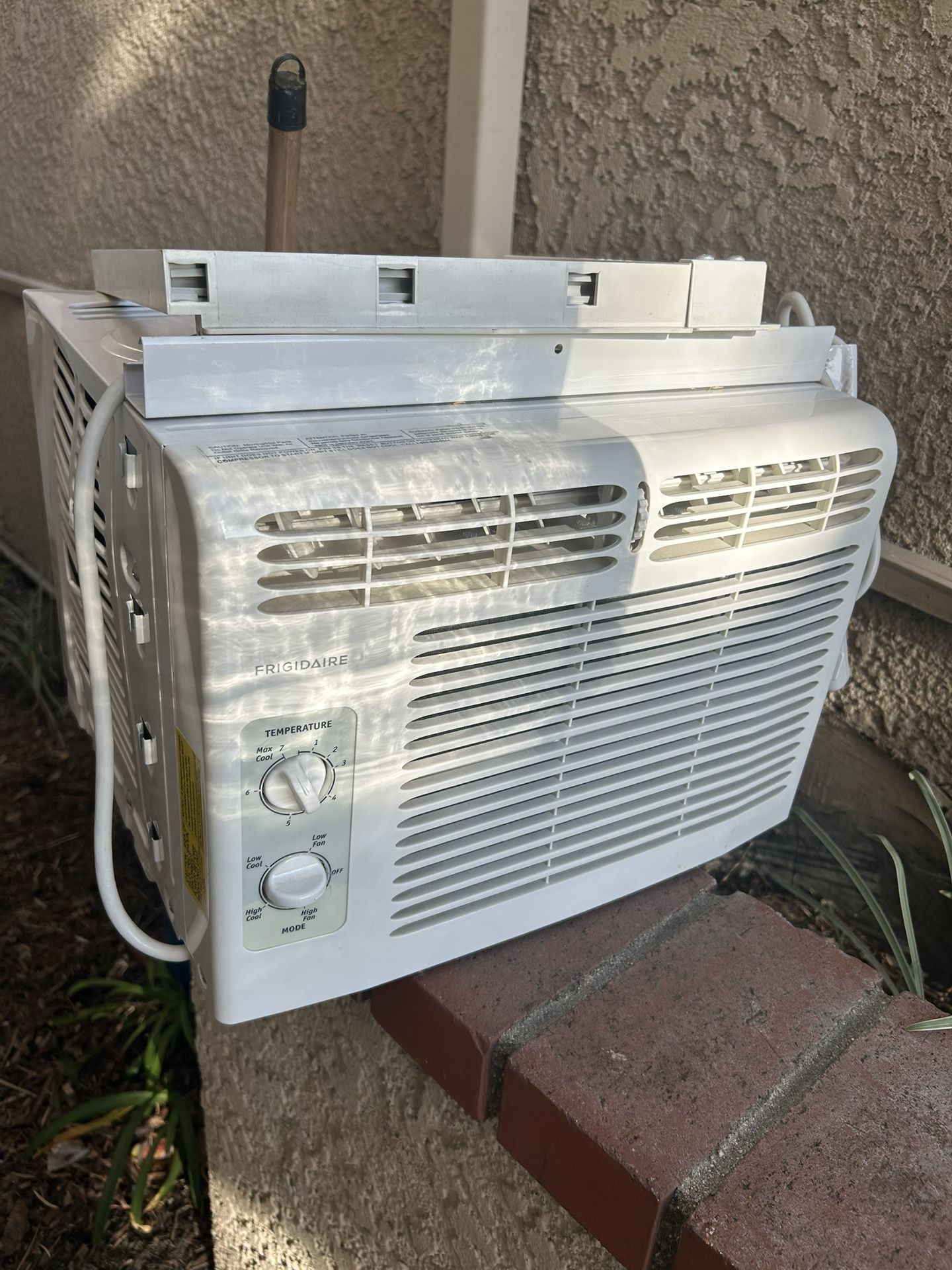 5000 BTU AC Frigidair Window AC
