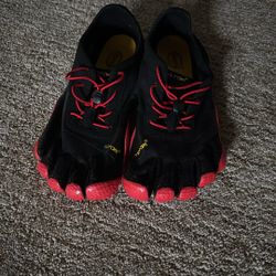 vibram five fingers black