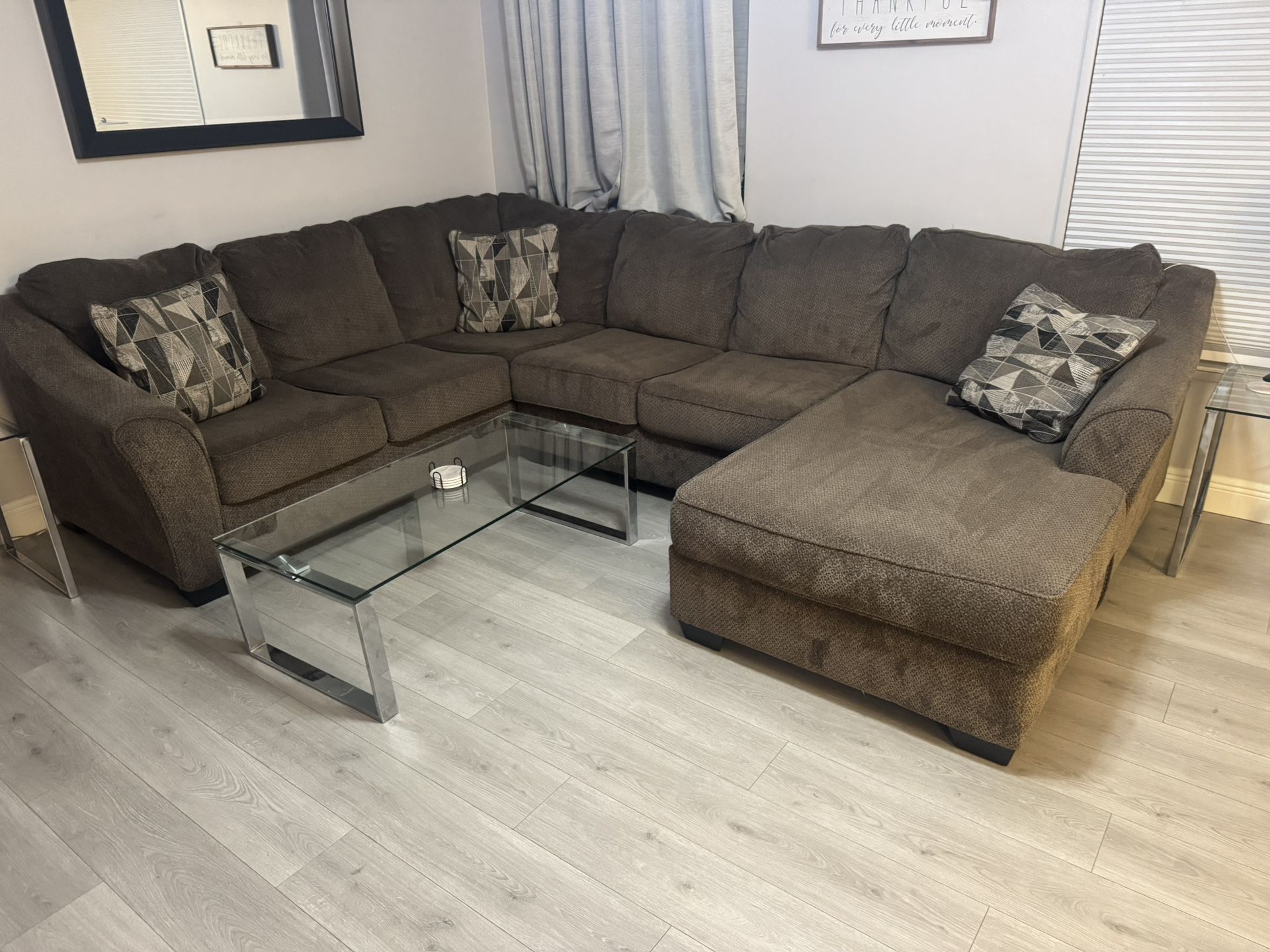 Sectional Couch with Chaise