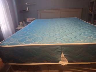 Full Size Spring Mattress $10 8" Inches
