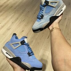 Jordan 4 (GS)  Retro University Blue (Preowned)  Size 4y