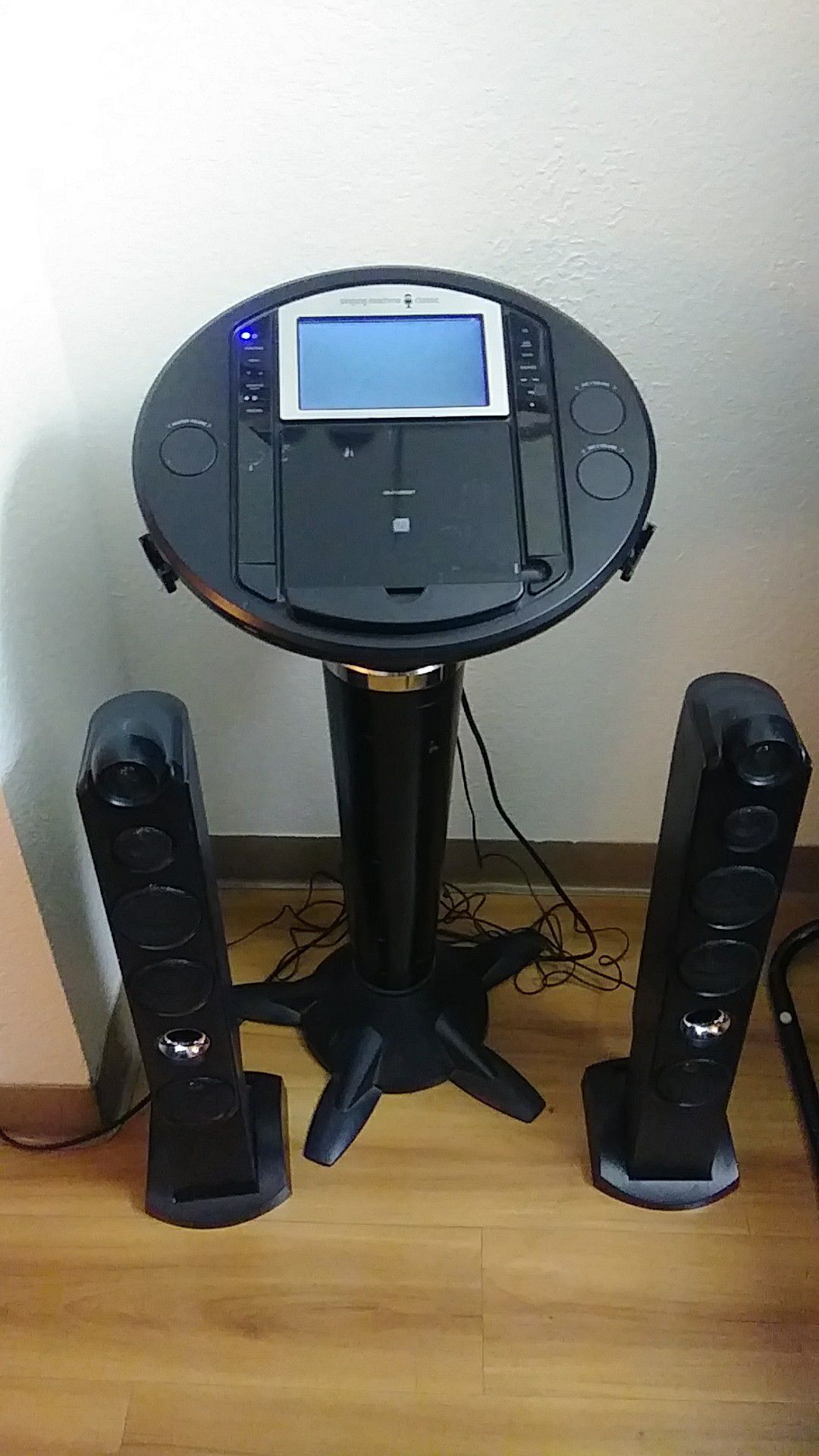 The Singing Machine Classic free standing karaoke Machine