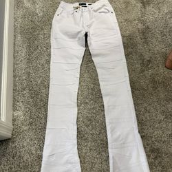 white stacked jeans 🔥