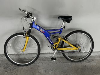 Mountain Bike Giant With Shock Absorbers