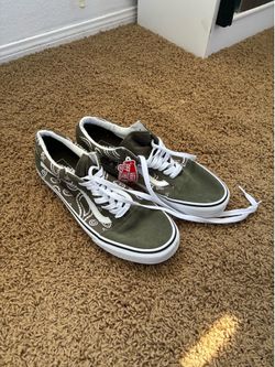 Tennis shoes