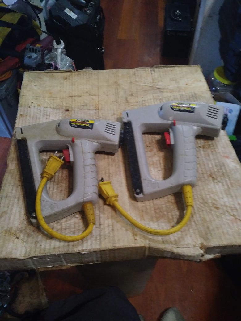 1 STANLEY SHARP SHOOTER ELECTRIC STAPLE GUNS
