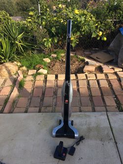 Hoover linx bagless wireless vacuum in great working condition