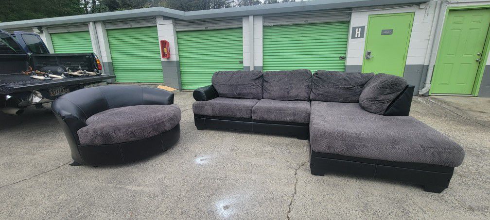 Ashley Furniture Sectional & Chair(Free Delivery 🚚)