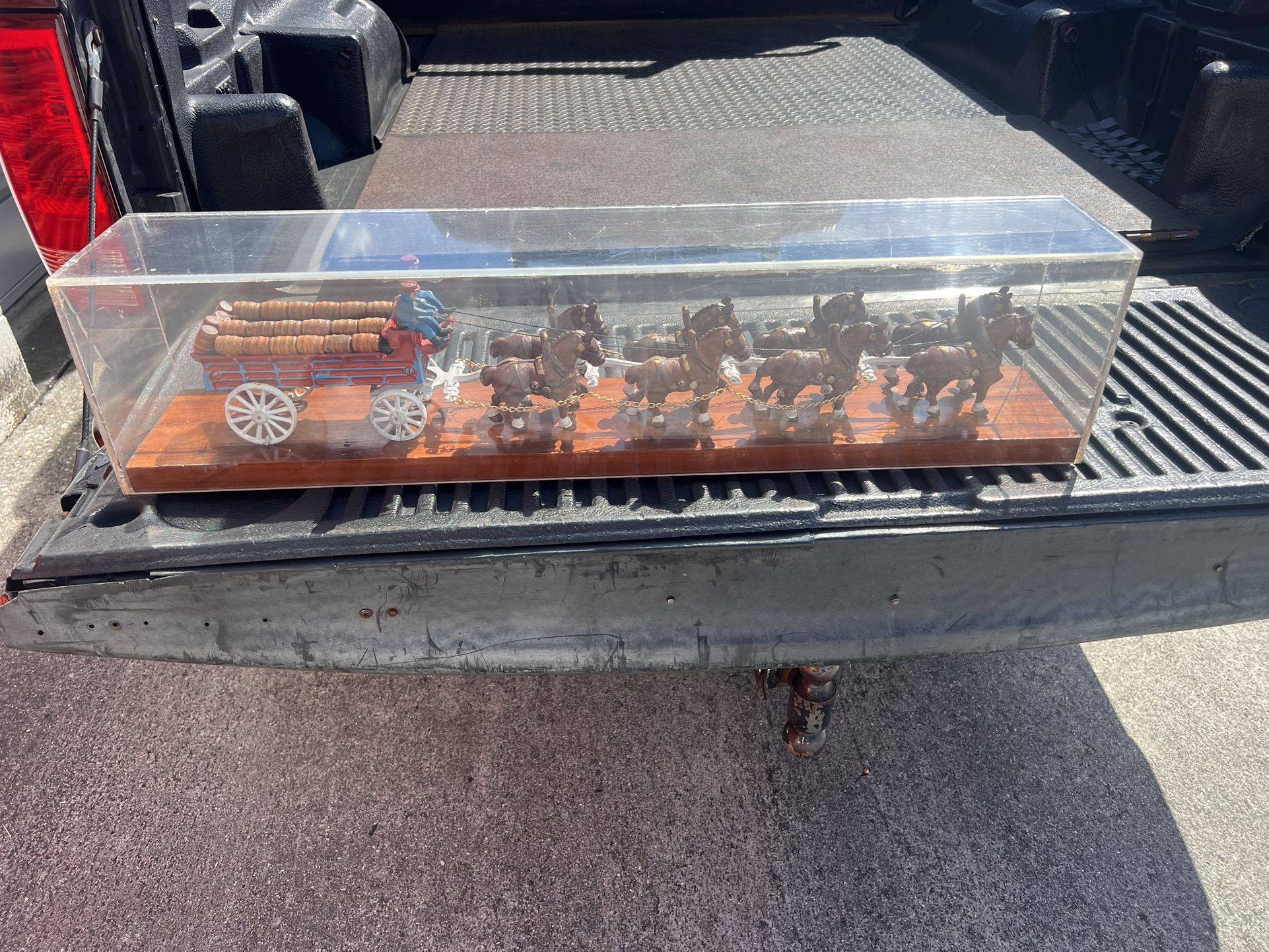 Vintage Cast Iron Budweiser Beer Wagon 8 Clydesdale Horses and Drivers Display