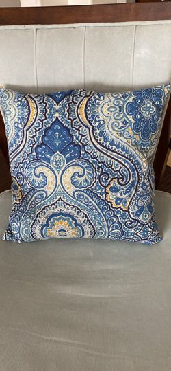 Pottery barn throw pillow