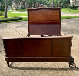 Antique Full size bed frame. Excellent condition