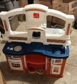 Step 2 Kids Fun with Friends Play Kitchen Set