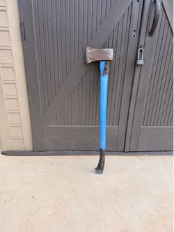 Kobalt 4-lb Drop-forged steel Michigan axe with 34-in Fiberglass Handle