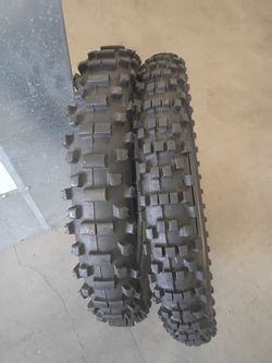 The Tires For Motocross Pirreli & Dunlop 
