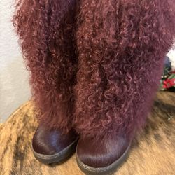 Women’s BEARPAW Winter Boots Like New In Burgundy