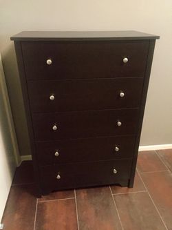 North Shore 5 dresser drawer, 32” W, 17” D, 46” H