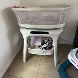 4 Moms Bassinet