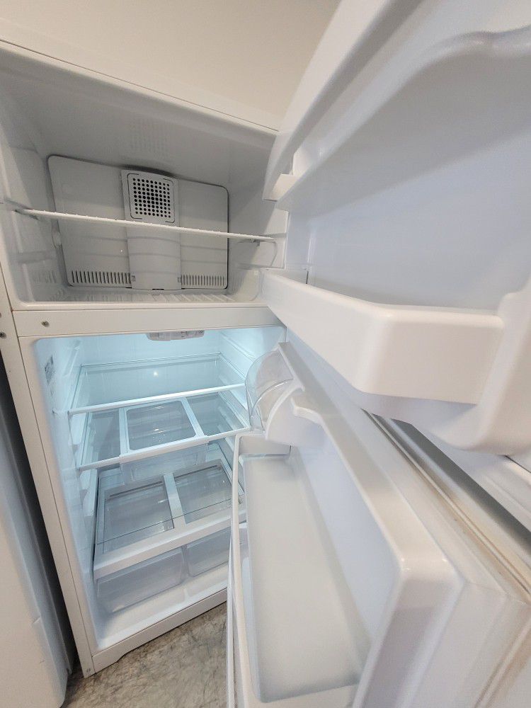 GE Top Freezer Refrigerator Used Good Condition With 90days Warranty 