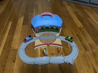 Thomas the Train Take and Play Roundhouse