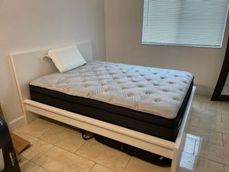 Sleepy’s by Sealy 13” Plush Euro Top Mattress - Queen Size