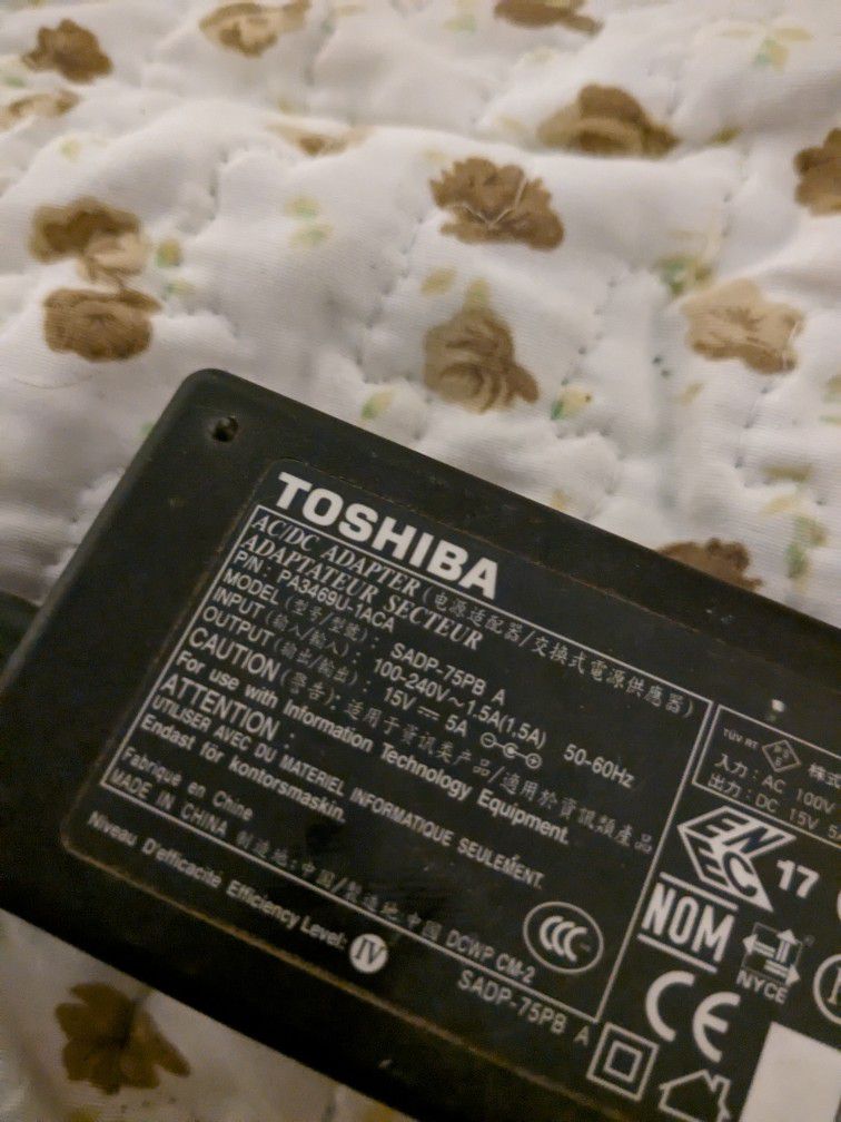 Toshiba 15V Laptop Charger 