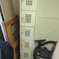 6 cubby locker