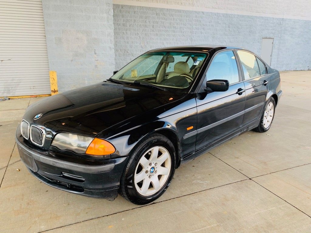 2001 BMW 323I 160k good to go. Drives great $1800obo