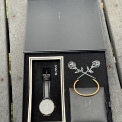 MVMT Boulevard Santa Monica unisex  Watch Rose Gold Tone gift set with bracelet