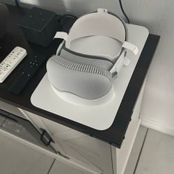 1st Gen Apple Vision Pro