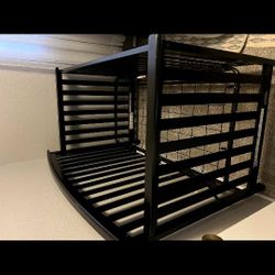 Baby Crib Solid Wood    (Graco  Brand )