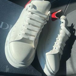 ALEXANDER MCQUEEN sz 10 (42)