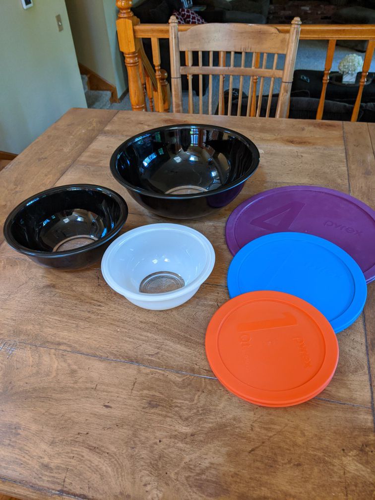 Pyrex Mixing Bowls (set of 3)