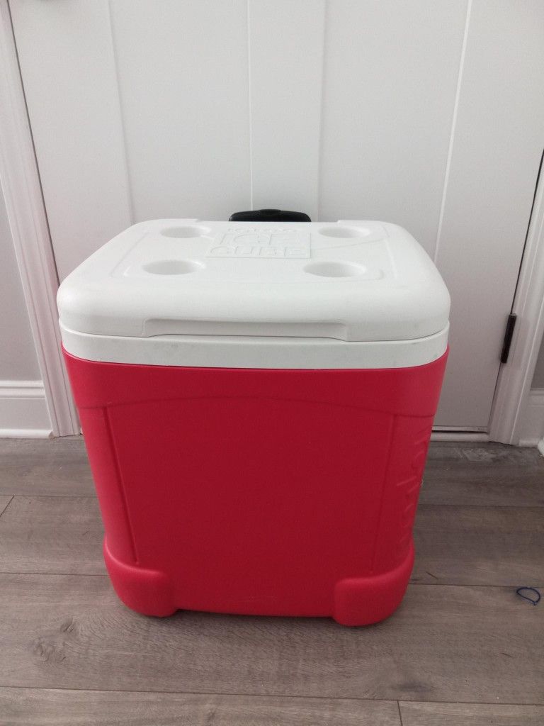 Cooler with Wheels