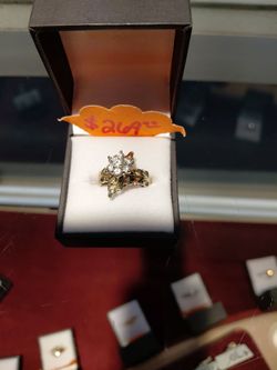 Flower diamond ring with gold leaves