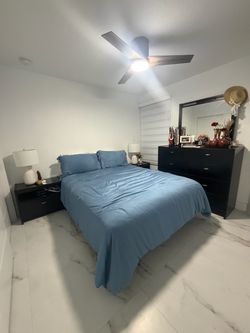 City Furniture Bedroom Set – Dresser, Mirror & 2 Nightstands (lamps included)