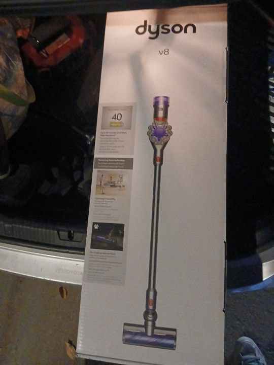 Dyson V8 Vacuum