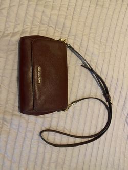 MICHAEL KORS MEDIUM SAFFIANO LEATHER CONVERTIBLE CROSSBODY BAG