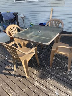 Nice patio folding table with 4 plastic chairs
