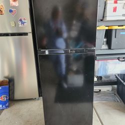 10.1 cu. ft. Top Freezer Refrigerator in Black, Garage Ready