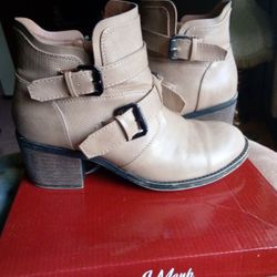 Bryana 7.5 Light Brown Boots
