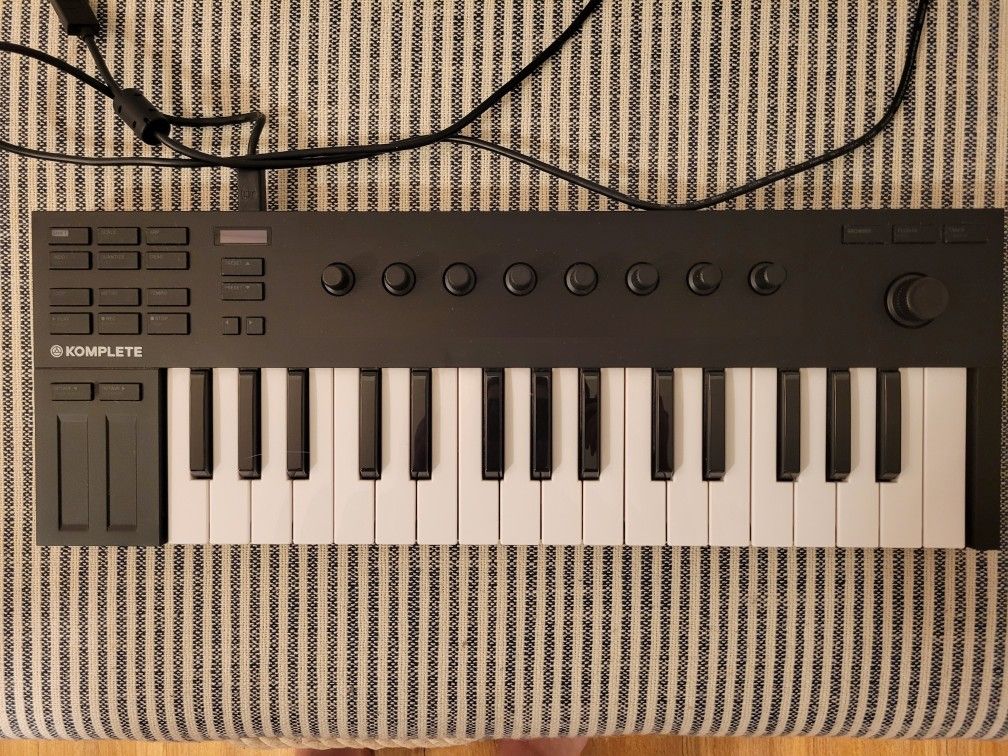 Native Instruments Komplete Kontrol M32 Midi Controller/Keyboard