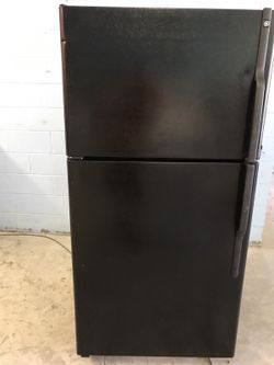 Black GE 22 Cu Ft Refrigerator